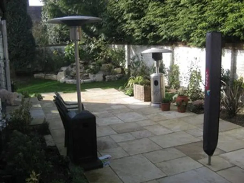 Terrace/Patio at Film location D2095 in Hertfordshire (photo 29)
