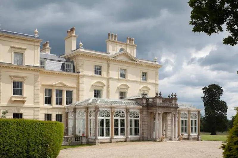 Driveway at Edenbridge Georgian mansion, A1293 (photo 68)