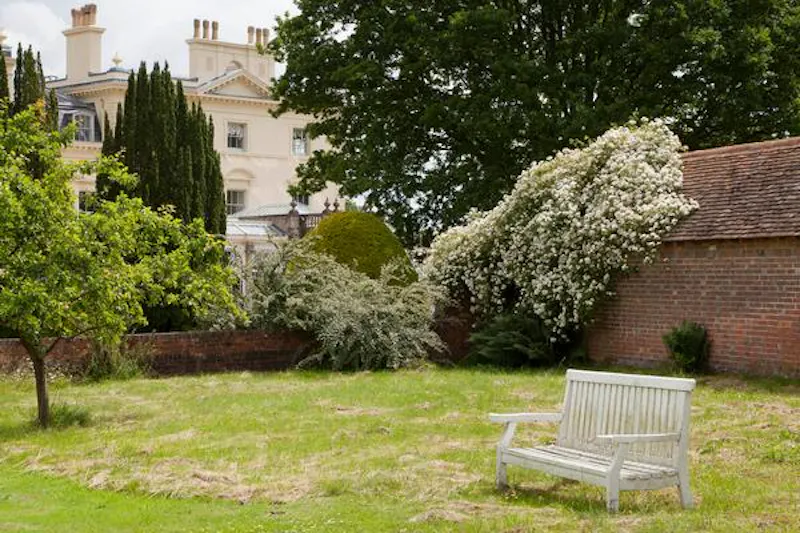 Garden at Edenbridge Georgian mansion, A1293 (photo 75)