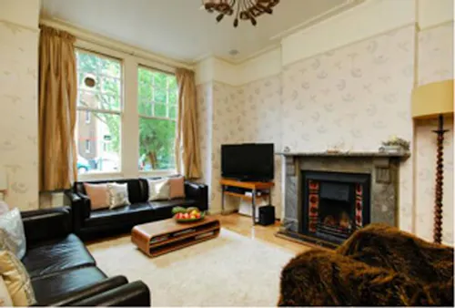 Brondesbury family home, B1583