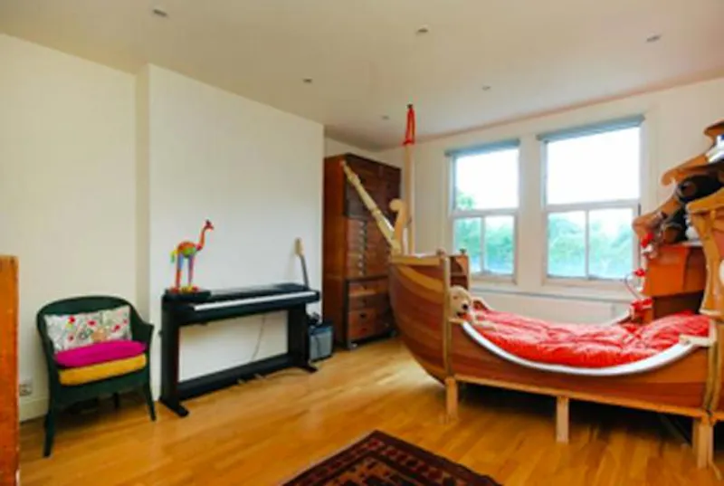 Brondesbury family home, B1583 (photo 11)