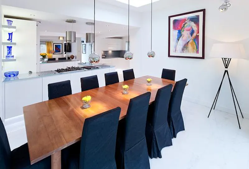 Dining room at Film location D2099 in Surrey (photo 7)