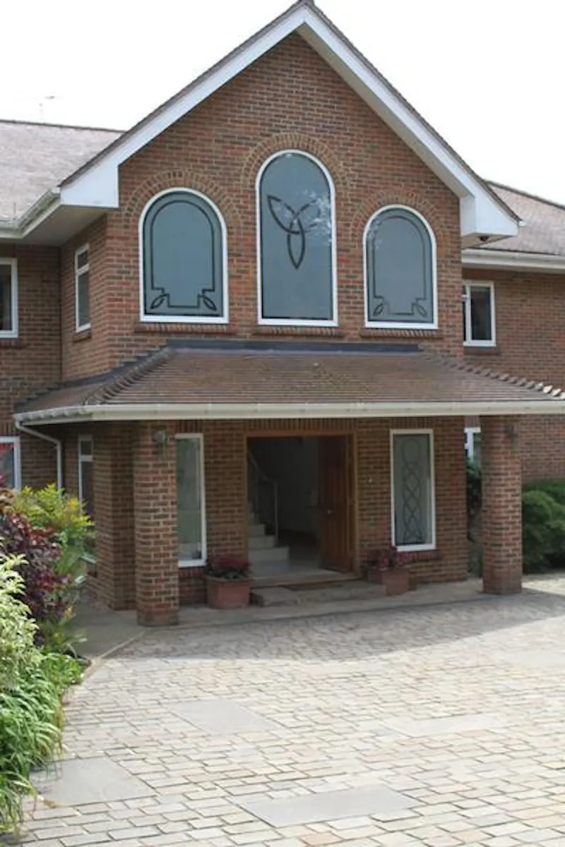 Stoke Poges modern mansion, D2100 (photo 1)
