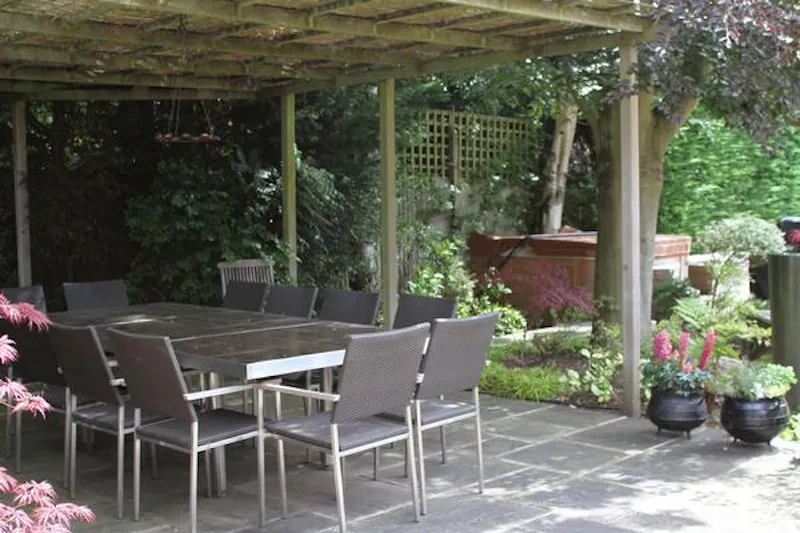 Terrace/Patio at Stoke Poges modern mansion, D2100 (photo 19)