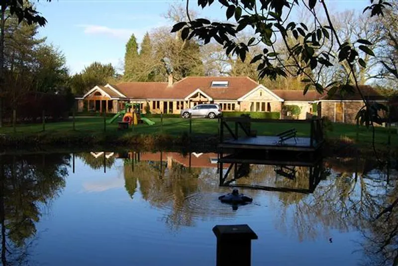 Pond at Film location D2102 in Buckinghamshire (photo 1)