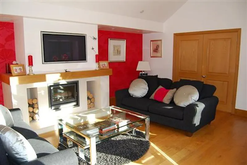 Fireplace at Film location D2102 in Buckinghamshire (photo 7)