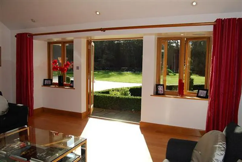 French doors at Film location D2102 in Buckinghamshire (photo 8)