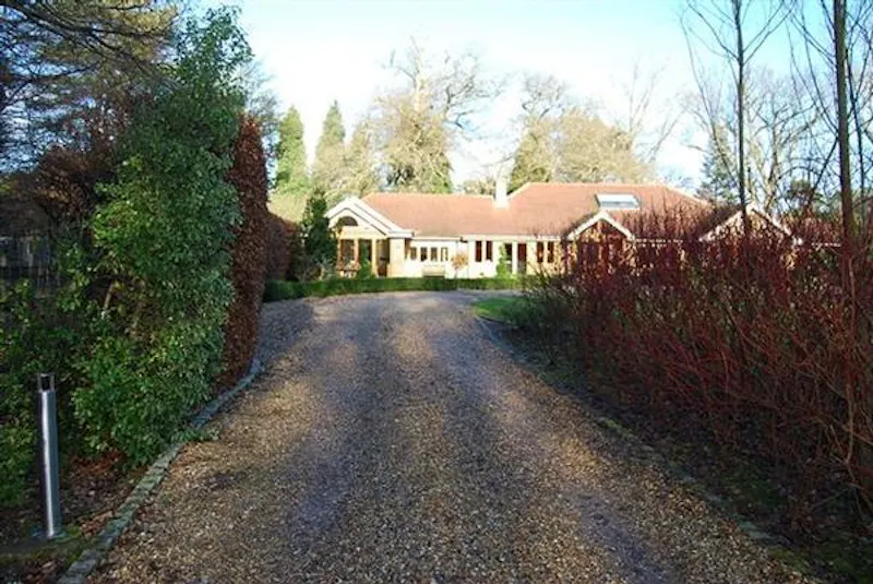 Driveway at Film location D2102 in Buckinghamshire (photo 35)