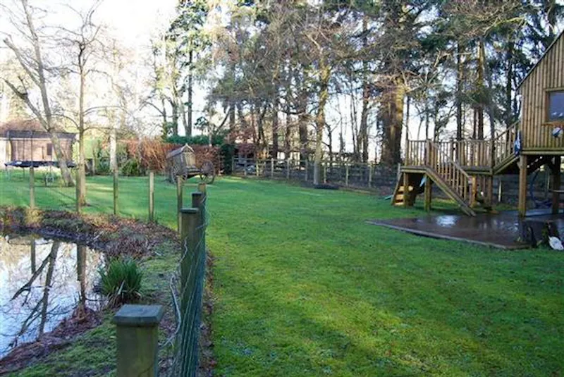 Film location D2102 in Buckinghamshire (photo 38)
