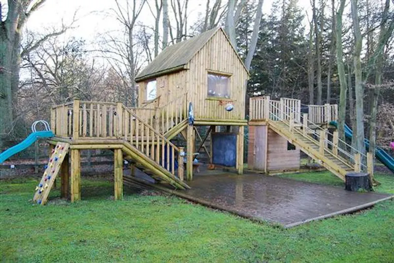 Summer house at Film location D2102 in Buckinghamshire (photo 45)