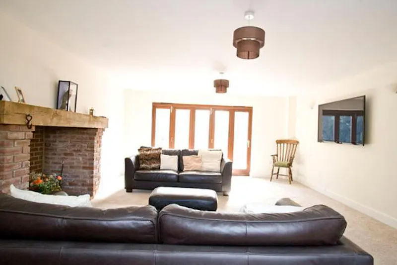 Fireplace at Film location D2103 in West Sussex (photo 4)