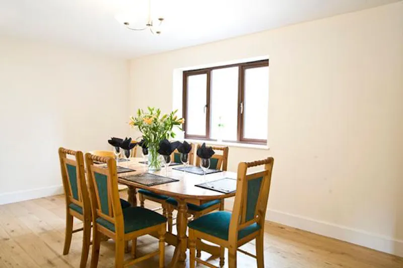 Dining room at Film location D2103 in West Sussex (photo 9)