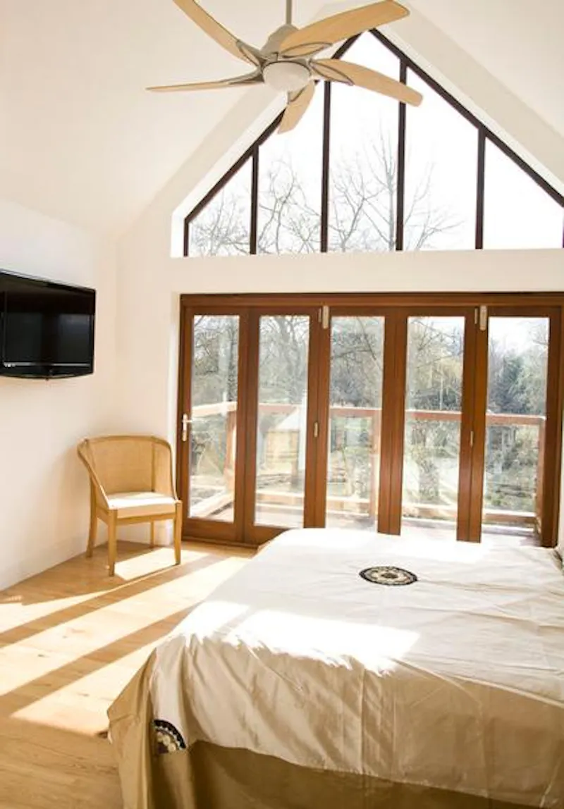 Balcony at Film location D2103 in West Sussex (photo 12)
