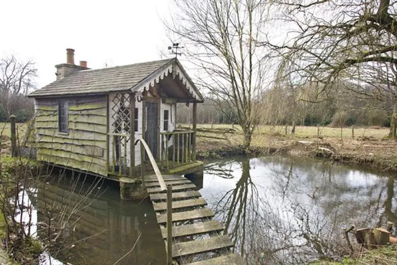 Pond at Film location D2103 in West Sussex (photo 21)
