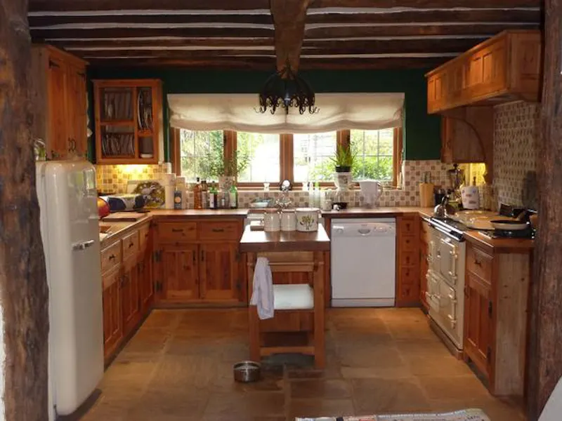 Kitchen at Film location L636 in East Sussex (photo 4)