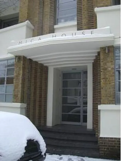 Minimal Islington apartment, F1020