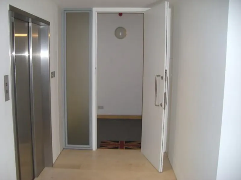 Lift at Minimal Islington apartment, F1020 (photo 2)