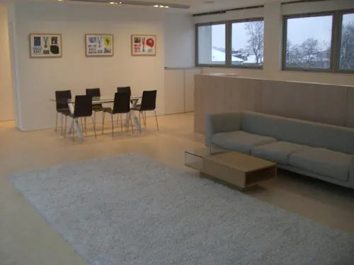 Minimal Islington apartment, F1020