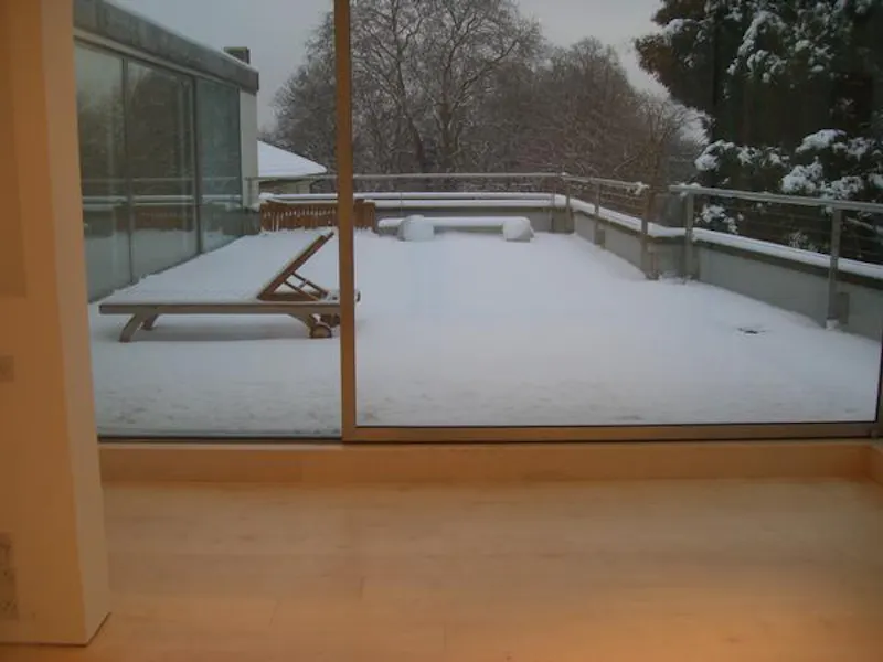Roof terrace at Minimal Islington apartment, F1020 (photo 6)