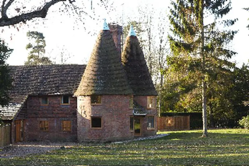 Converted Cranbrook oast house, Q62 (photo 2)