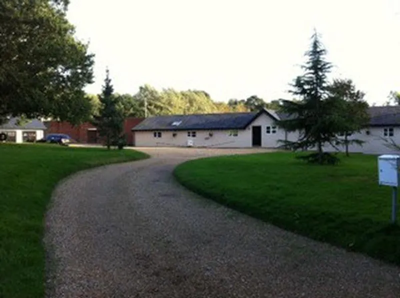 Driveway at Film location C825 in West Sussex (photo 2)