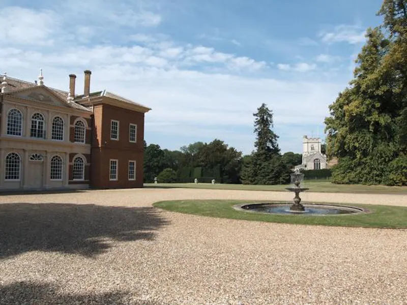 Chateau style house near Luton, A1296 (photo 3)