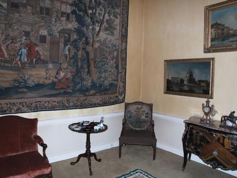 Chateau style house near Luton, A1296 (photo 10)