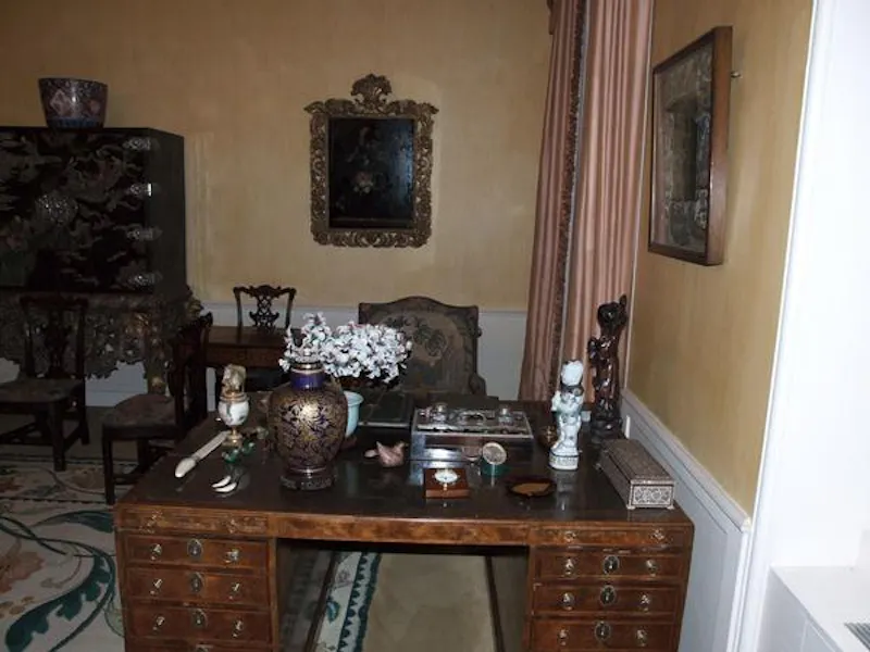 Chateau style house near Luton, A1296 (photo 17)