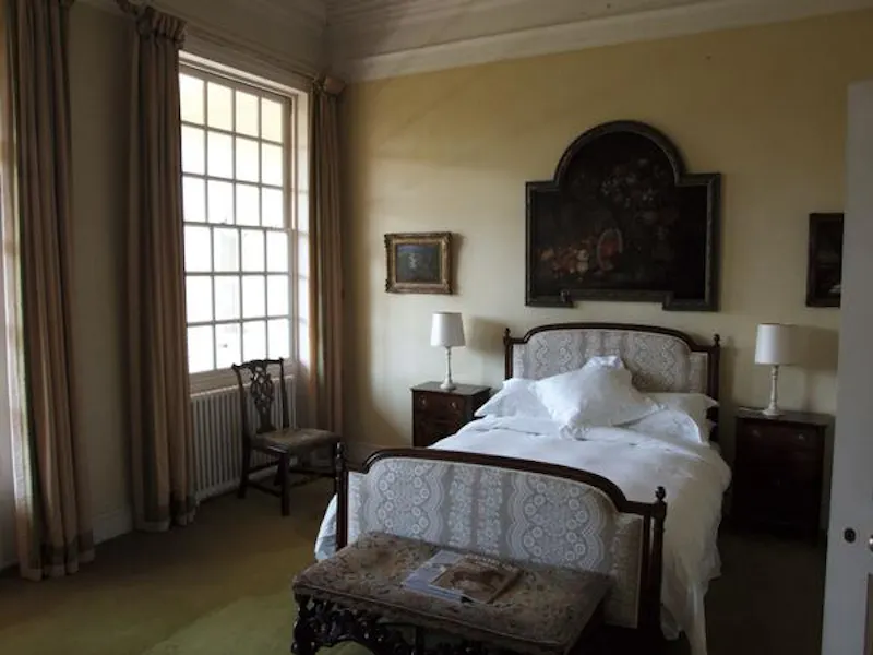 Bedroom at Chateau style house near Luton, A1296 (photo 23)