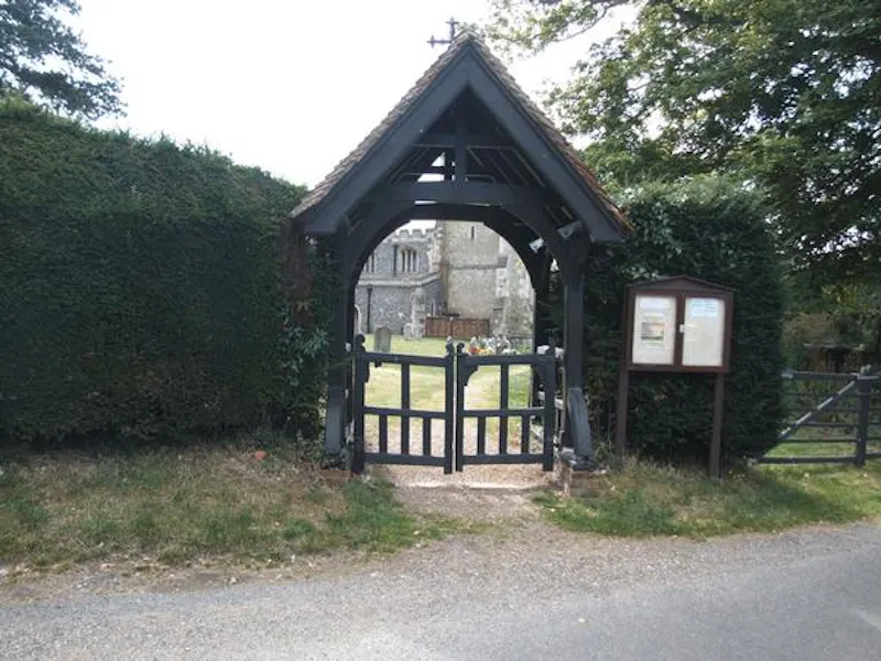 Chateau style house near Luton, A1296 (photo 26)