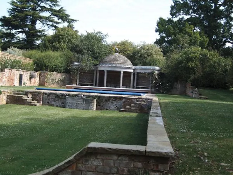 Chateau style house near Luton, A1296 (photo 34)