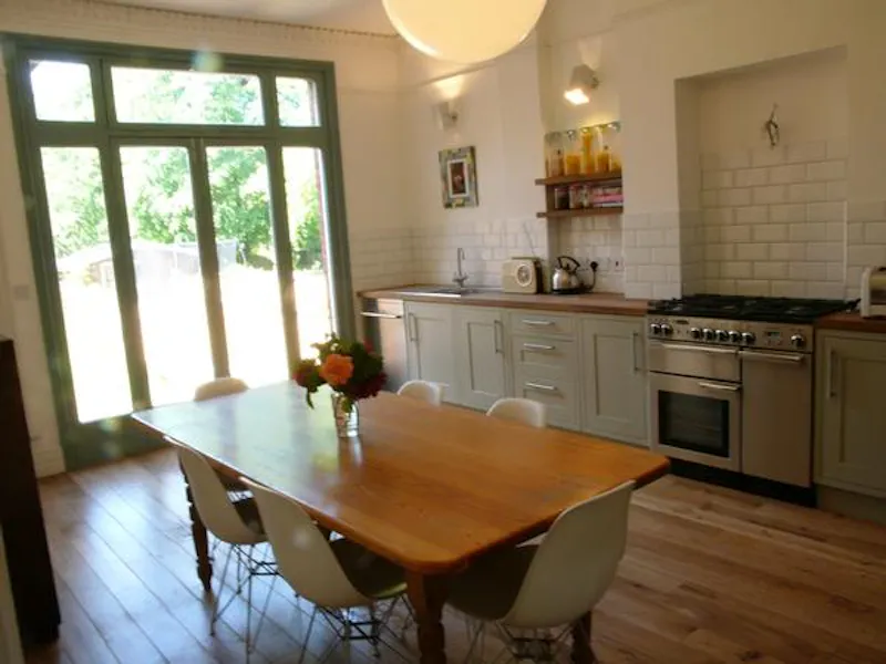 Kitchen at West Ealing family home, B1586 (photo 6)