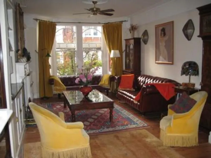 Living Room at Traditional North Dulwich house, E371 (photo 4)