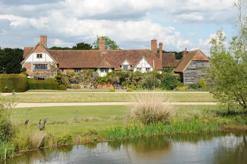 Modernised medieval Reading house, M280
