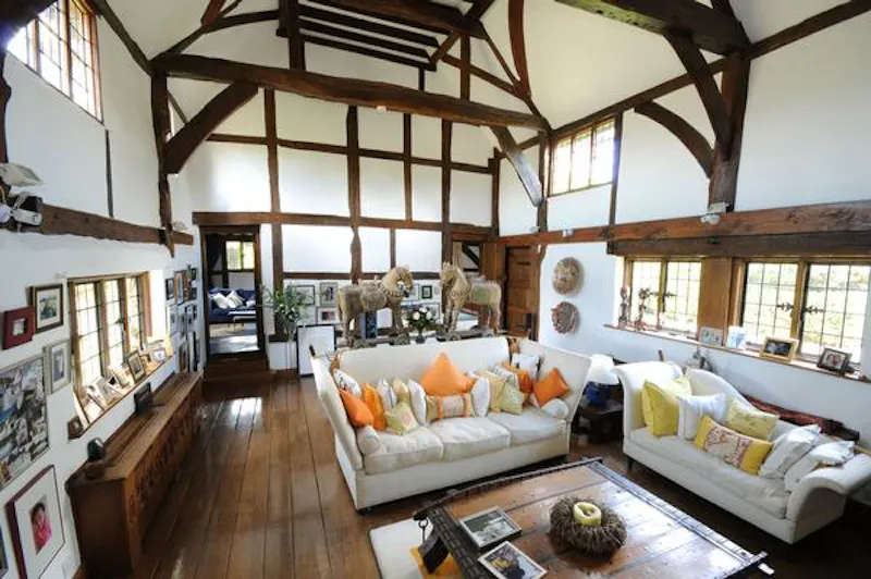 Drawing room at Modernised medieval Reading house, M280 (photo 6)