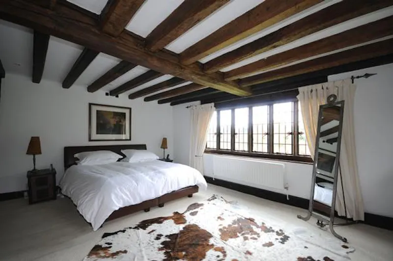 Bedroom at Modernised medieval Reading house, M280 (photo 11)