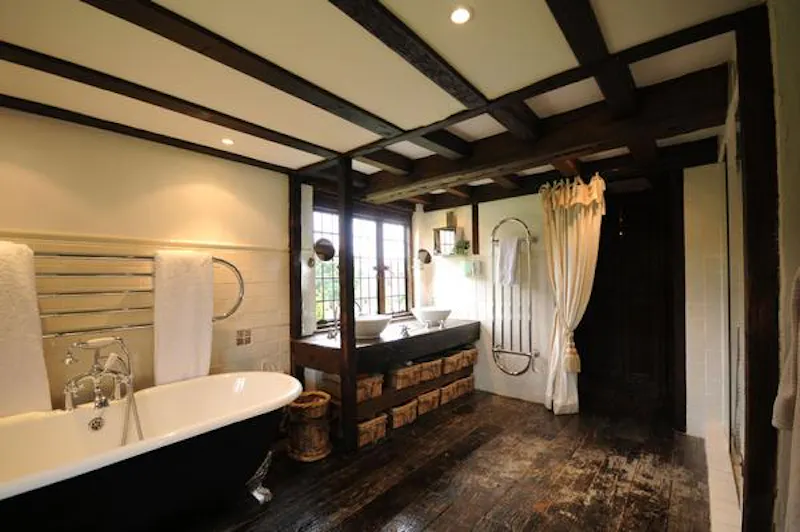 Bathroom at Modernised medieval Reading house, M280 (photo 12)