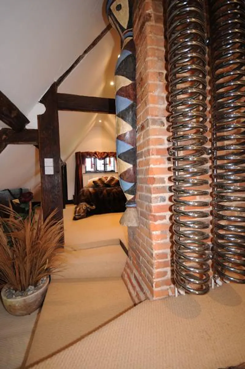 Modernised medieval Reading house, M280 (photo 13)