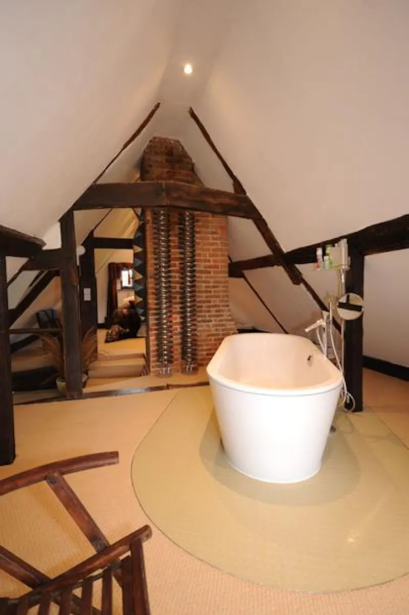 Bathroom at Modernised medieval Reading house, M280 (photo 14)