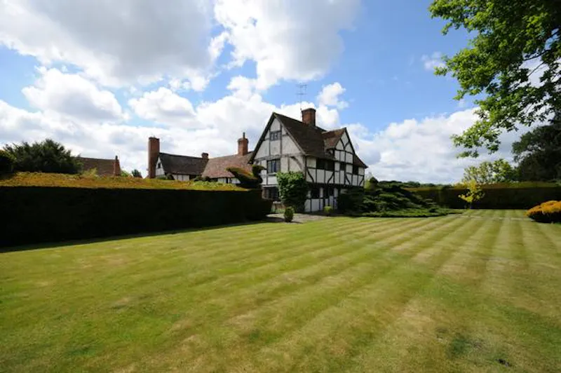 Modernised medieval Reading house, M280 (photo 23)