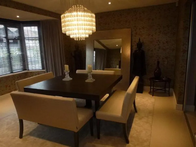 Dining room at Film location D2107 in London (photo 6)
