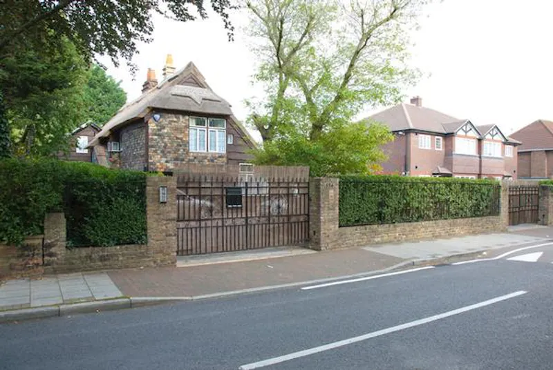 Kingsbury Green bungalow, C826 (photo 2)