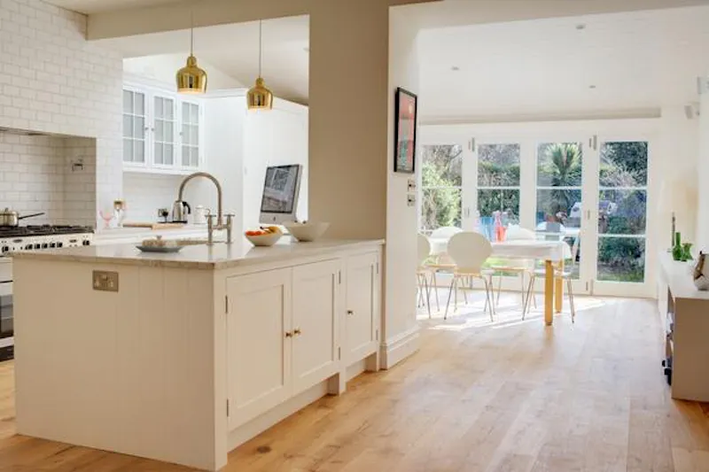 Kitchen at Film location D2108 in London (photo 1)