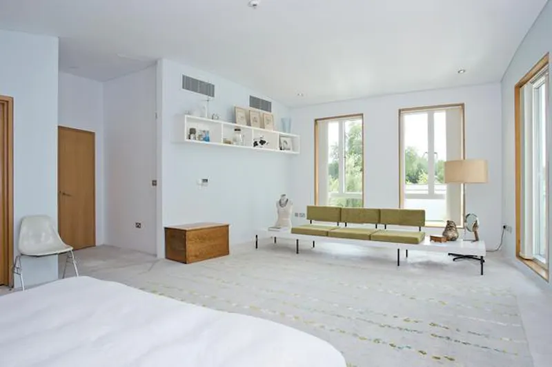 Bedroom at Intriguing curved Hampton house, D2109 (photo 11)