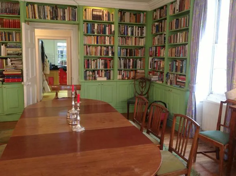 Library at White stucco Greenwich house, A1302 (photo 9)