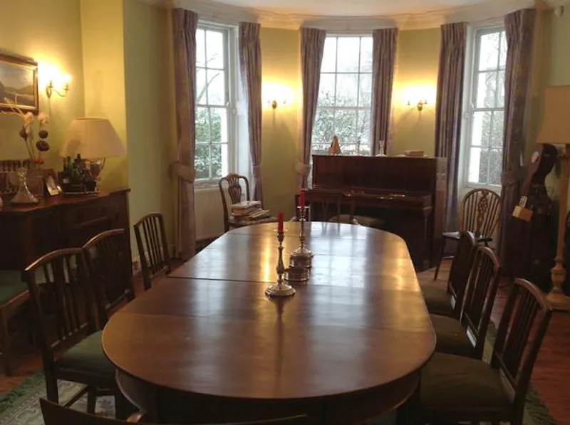 Drawing room at White stucco Greenwich house, A1302 (photo 11)
