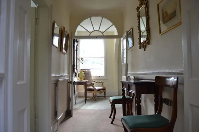 Corridor at White stucco Greenwich house, A1302 (photo 23)