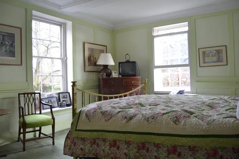 Bedroom at White stucco Greenwich house, A1302 (photo 25)