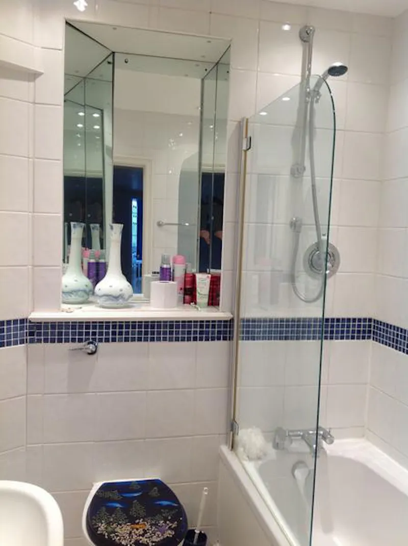 Shower at White stucco Greenwich house, A1302 (photo 30)