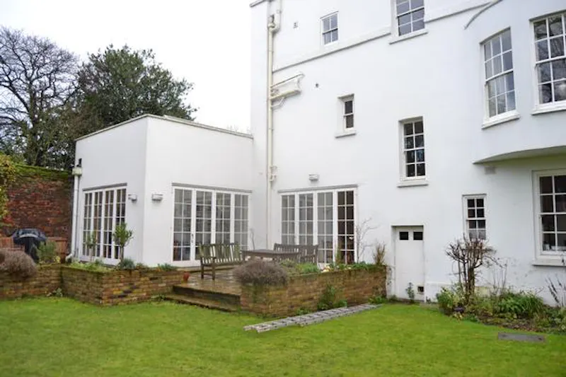 White stucco Greenwich house, A1302 (photo 40)